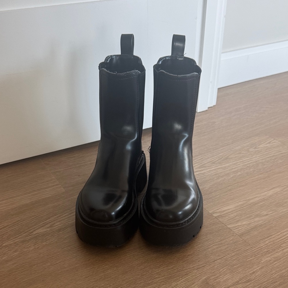 Platform Chelsea Boots - Black